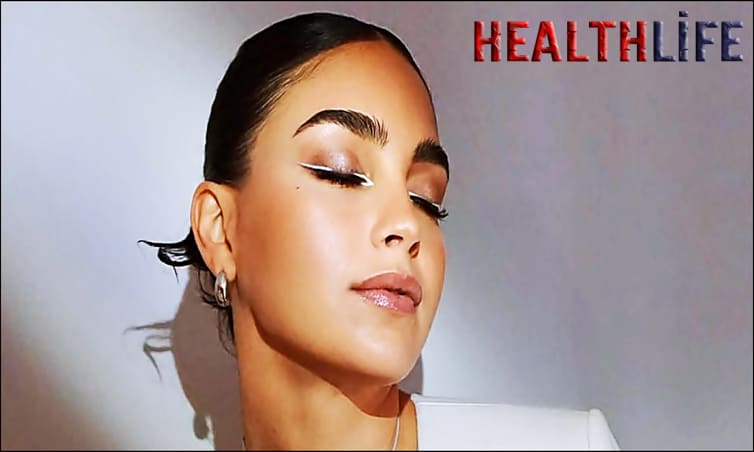 How to keep Makeup From Coming Off During The Day