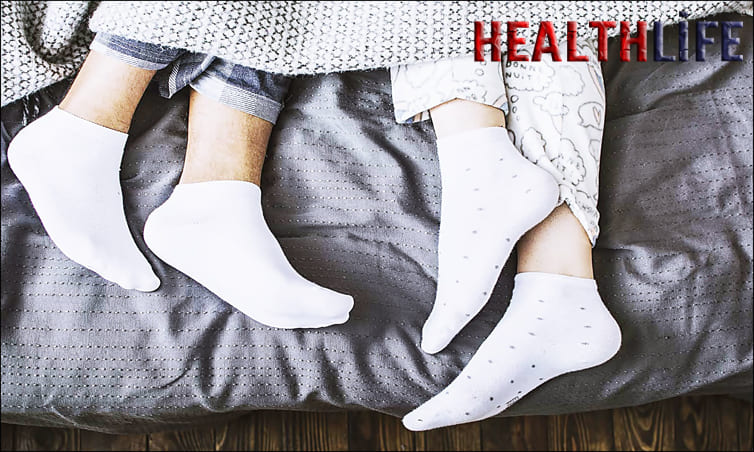 Is It Better To Sleep With Or Without Socks